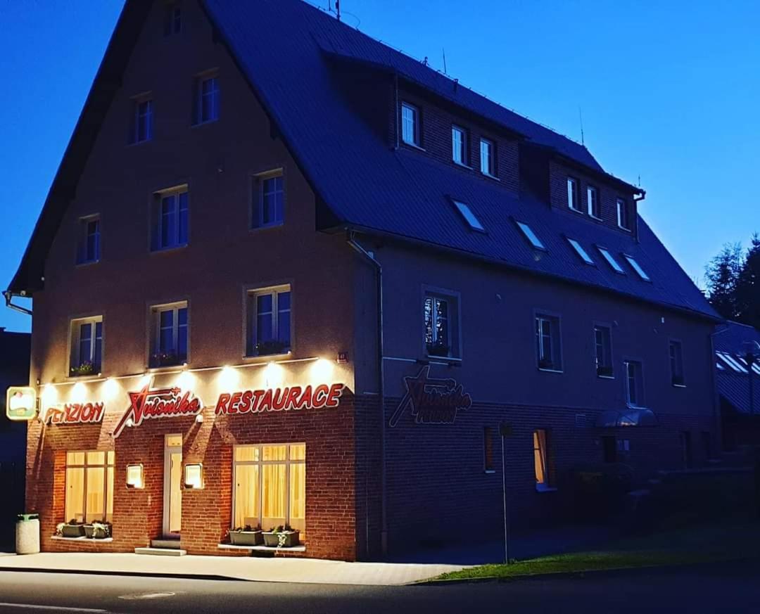 Restaurant & Penzion Avionika Kovářská Dış mekan fotoğraf