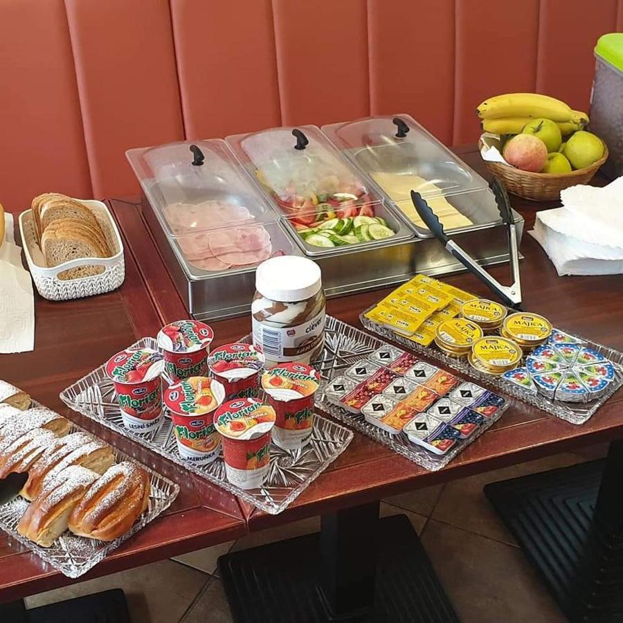 Restaurant & Penzion Avionika Kovářská Dış mekan fotoğraf
