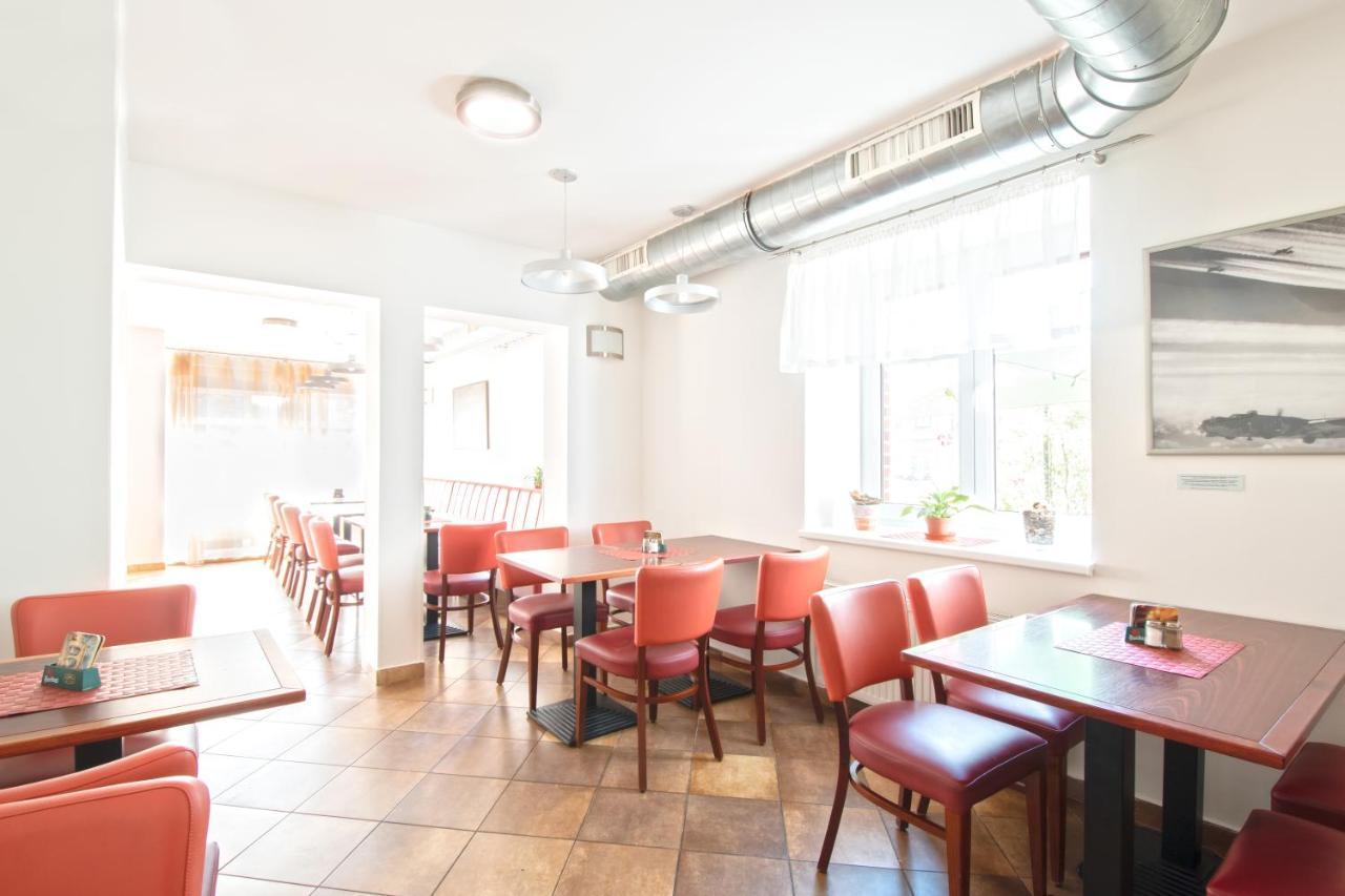 Restaurant & Penzion Avionika Kovářská Dış mekan fotoğraf