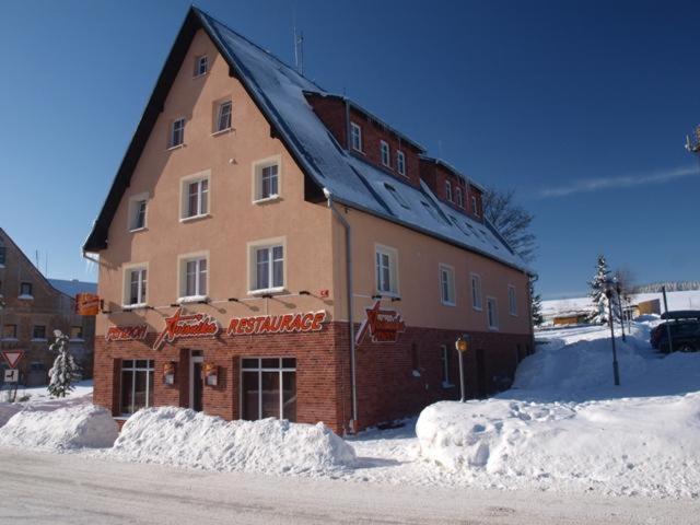 Restaurant & Penzion Avionika Kovářská Dış mekan fotoğraf